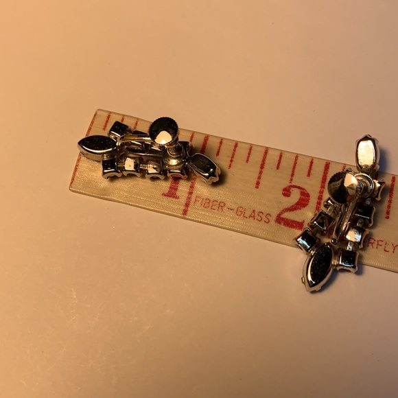 Beautiful vintage blue and clear rhinestone screw on earrings - Picture 5 of 5